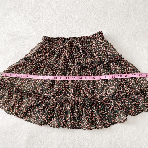 Ditsy Floral Print Multi-tiered Skirt - Picture 5 of 10